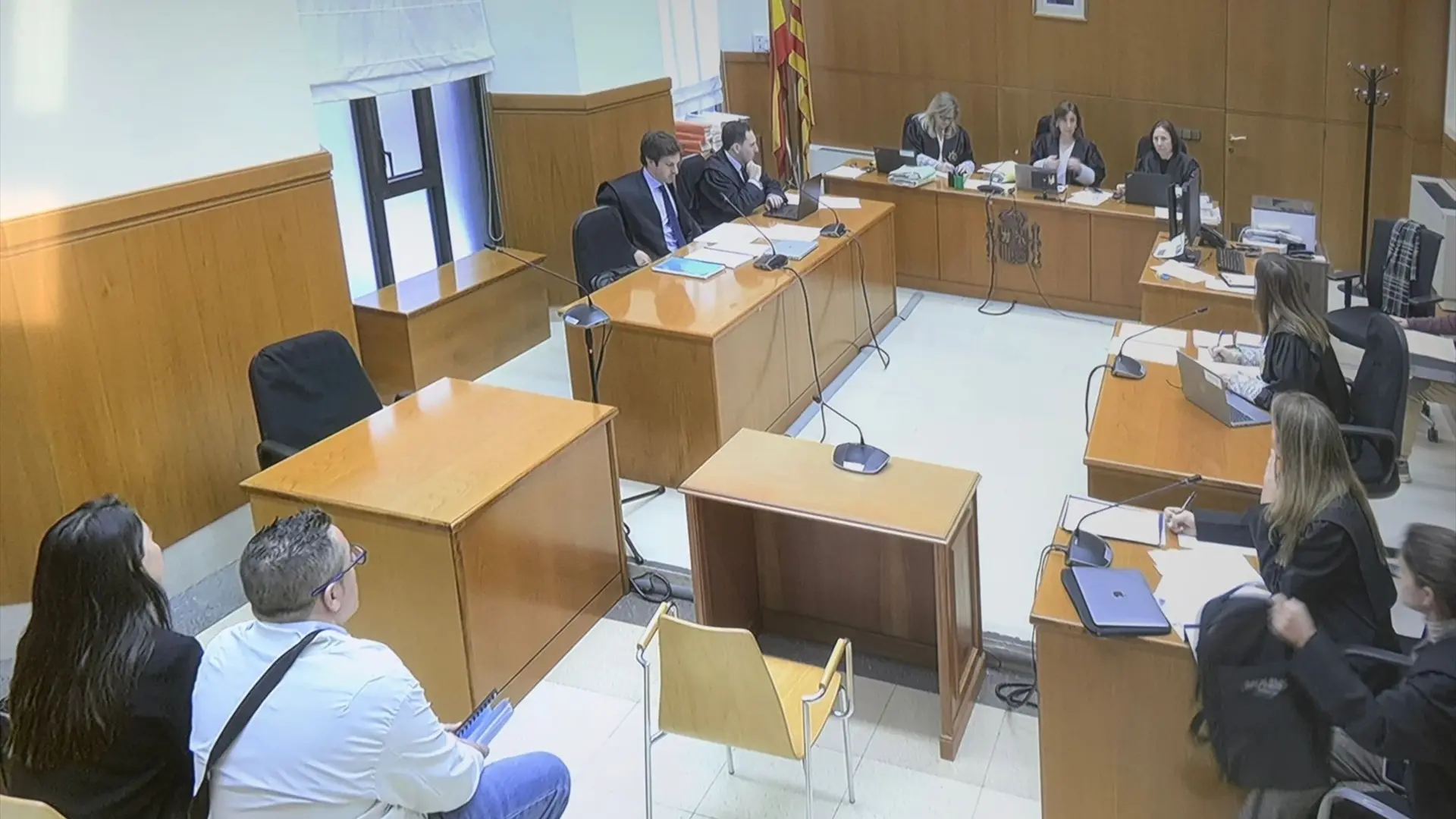 Piden seis años y dos meses de prisión para dos guardias civiles por catalanofobia