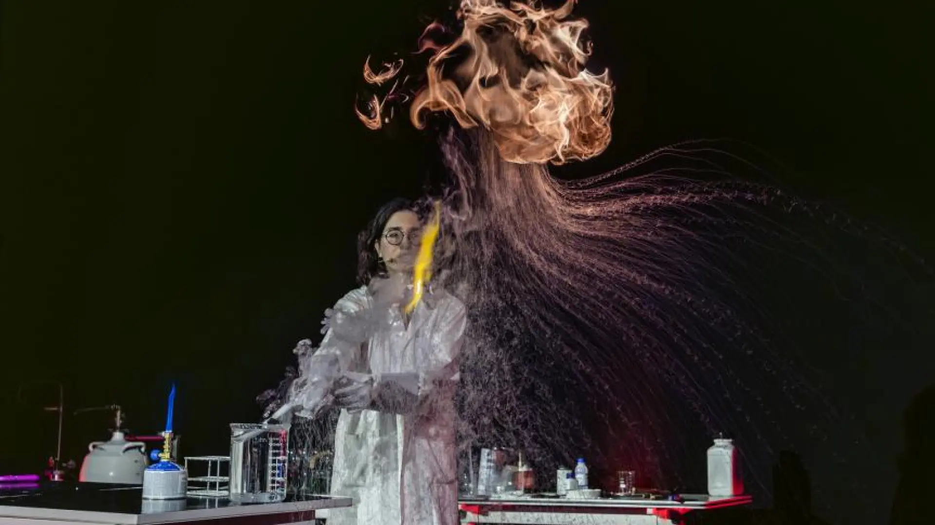 Barselona CosmoCaixa'dan Paskalya Sürprizi: Ay Filmi, Fizik Şovu ve DNA Atölyesi