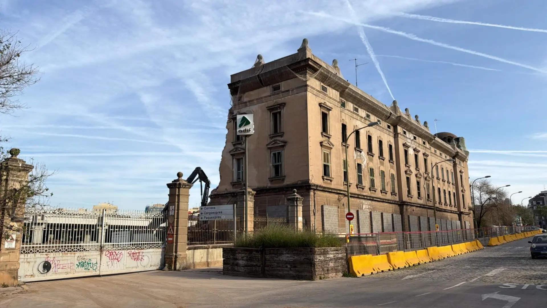 Barselona'da Tarihi La Sagrera Yük İstasyonu Yıkılıyor: Yüksek Hızlı Tren Çağına Geçiş