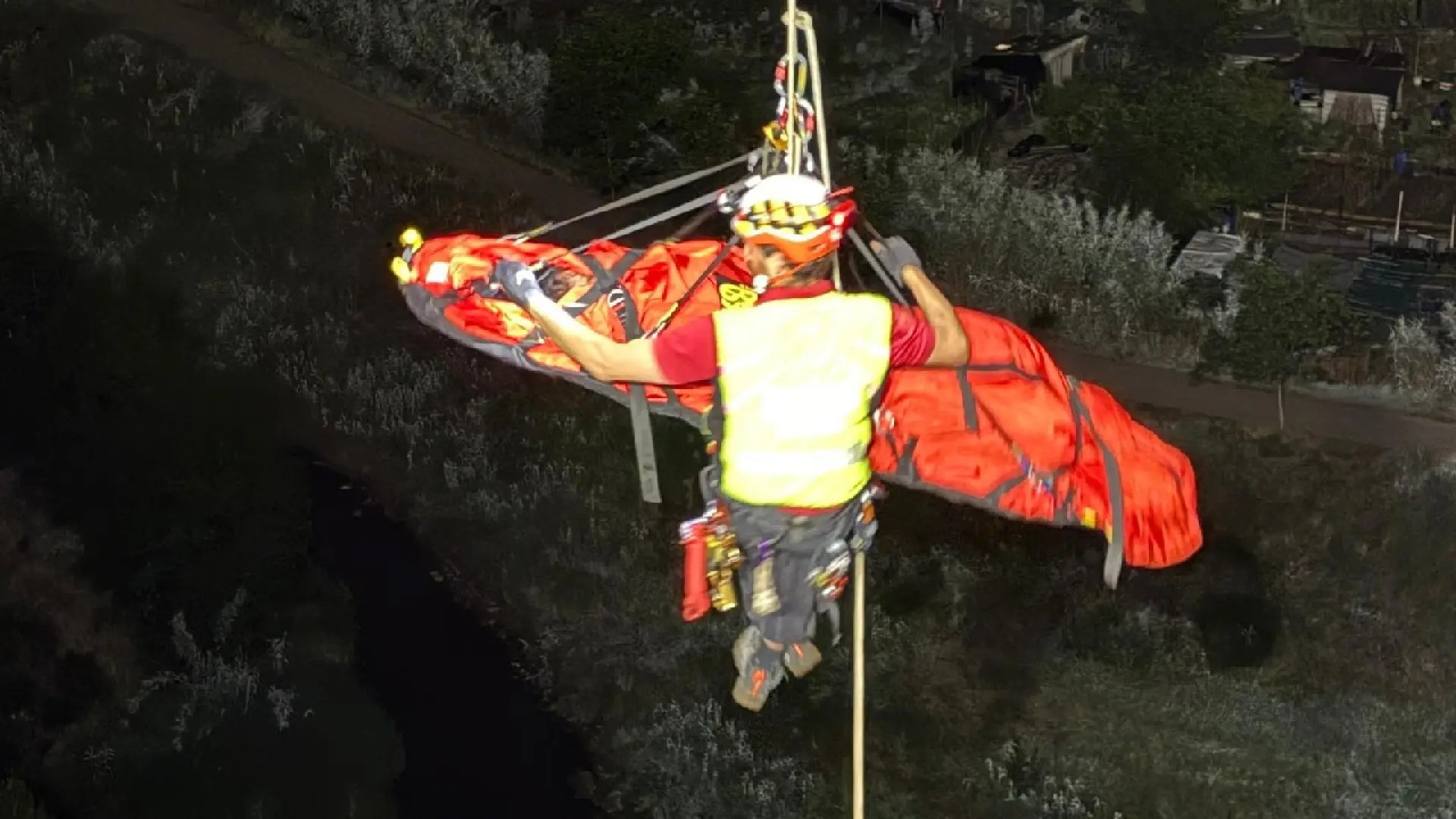 Sabadell'de Ripoll Nehri'ne Düşen Adam Ağır Yaralandı: Geniş Çaplı Kurtarma Operasyonu