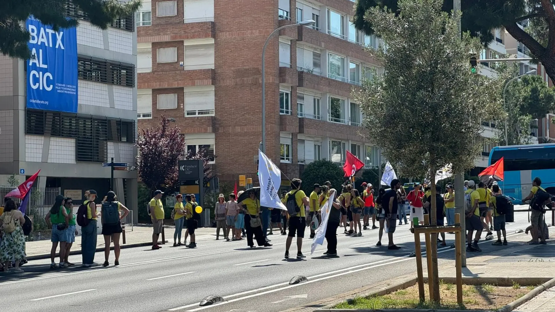 Katalonya'da Öğretmen Grevi Tırmanıyor: Via Augusta Yine Kapandı, Maaş Talepleri Sürüyor