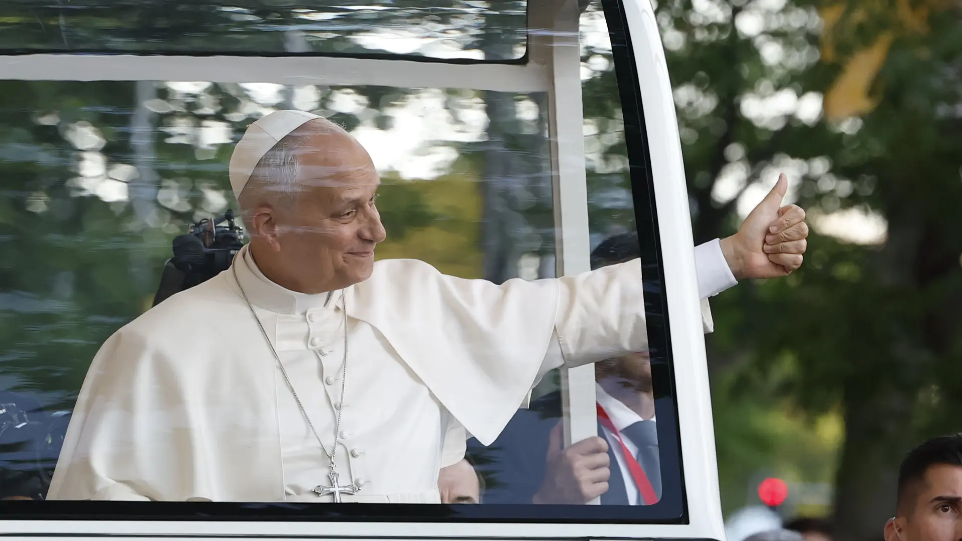 Papa Leo XIV Barselona'da Tarihi Ziyaretine Başlıyor: 40.000 Kişilik Dua Nöbetiyle