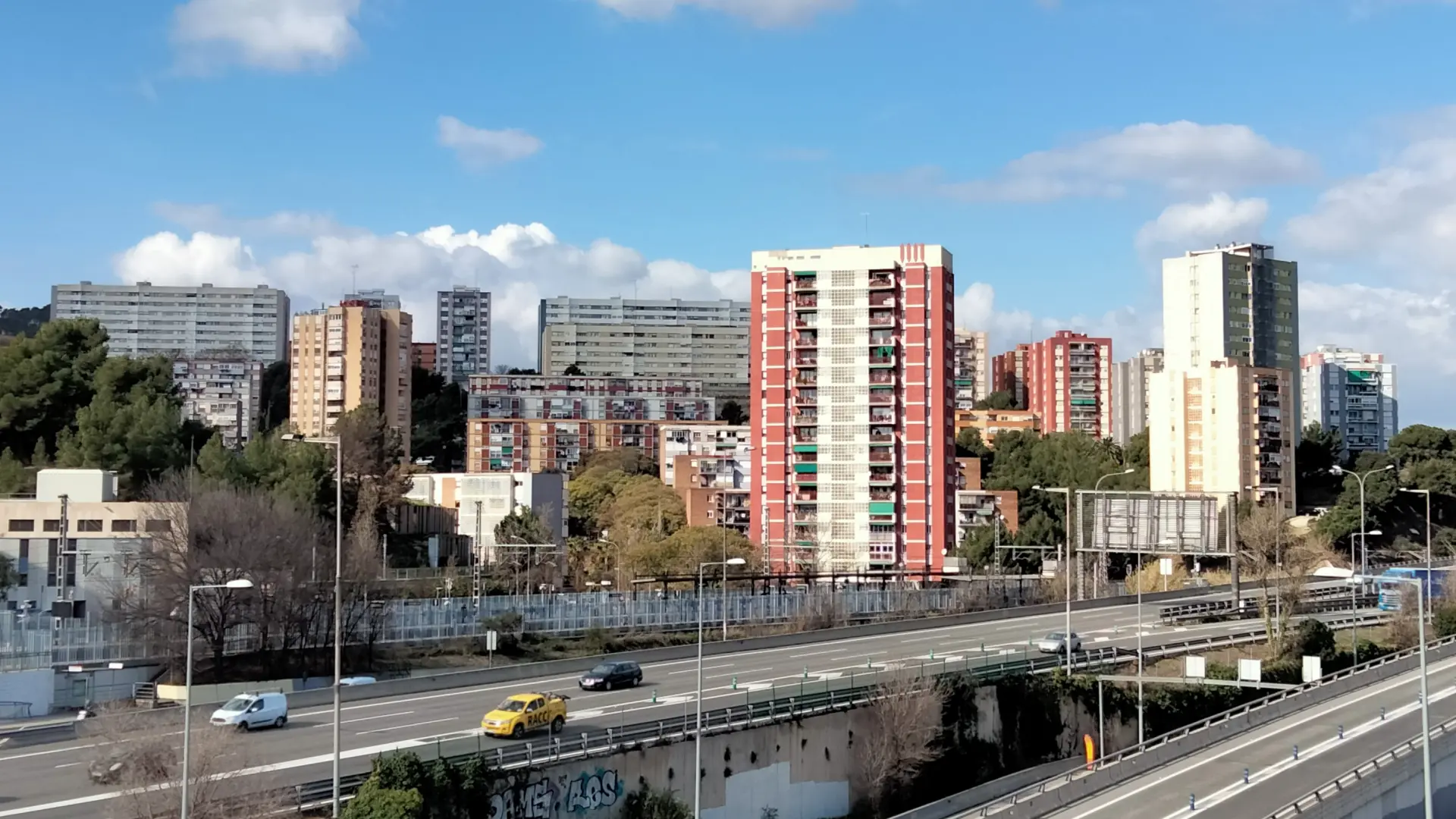 Barselona'da Ev Sahibi Olmak Hayal mi? Tek Bir Mahallede 150.000€ Altına Daire Fırsatı!