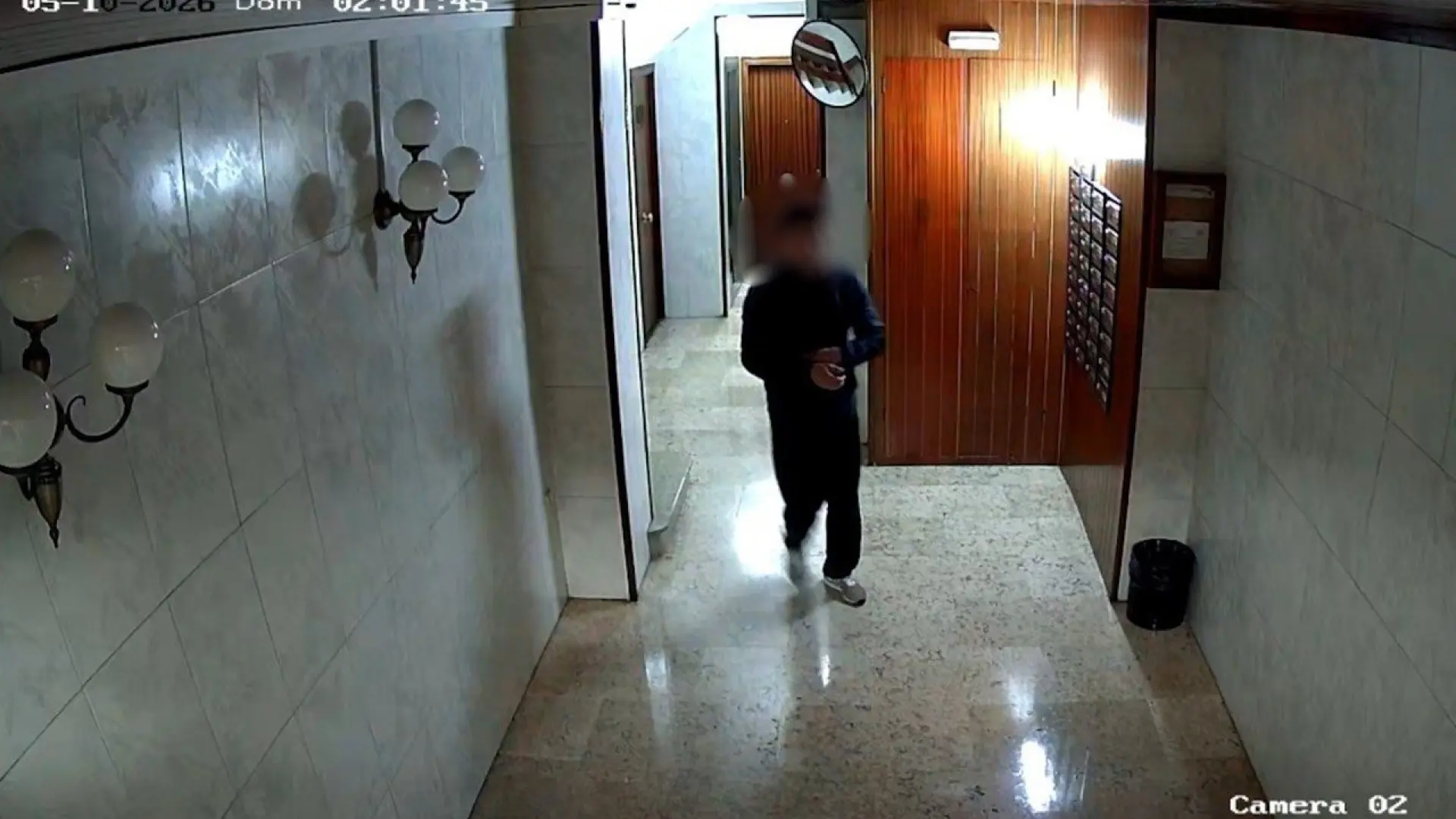 Barselona'da Yaşlıları Evlerinde Cep Telefonu Çevirisiyle Soyan Hırsız Yakalandı