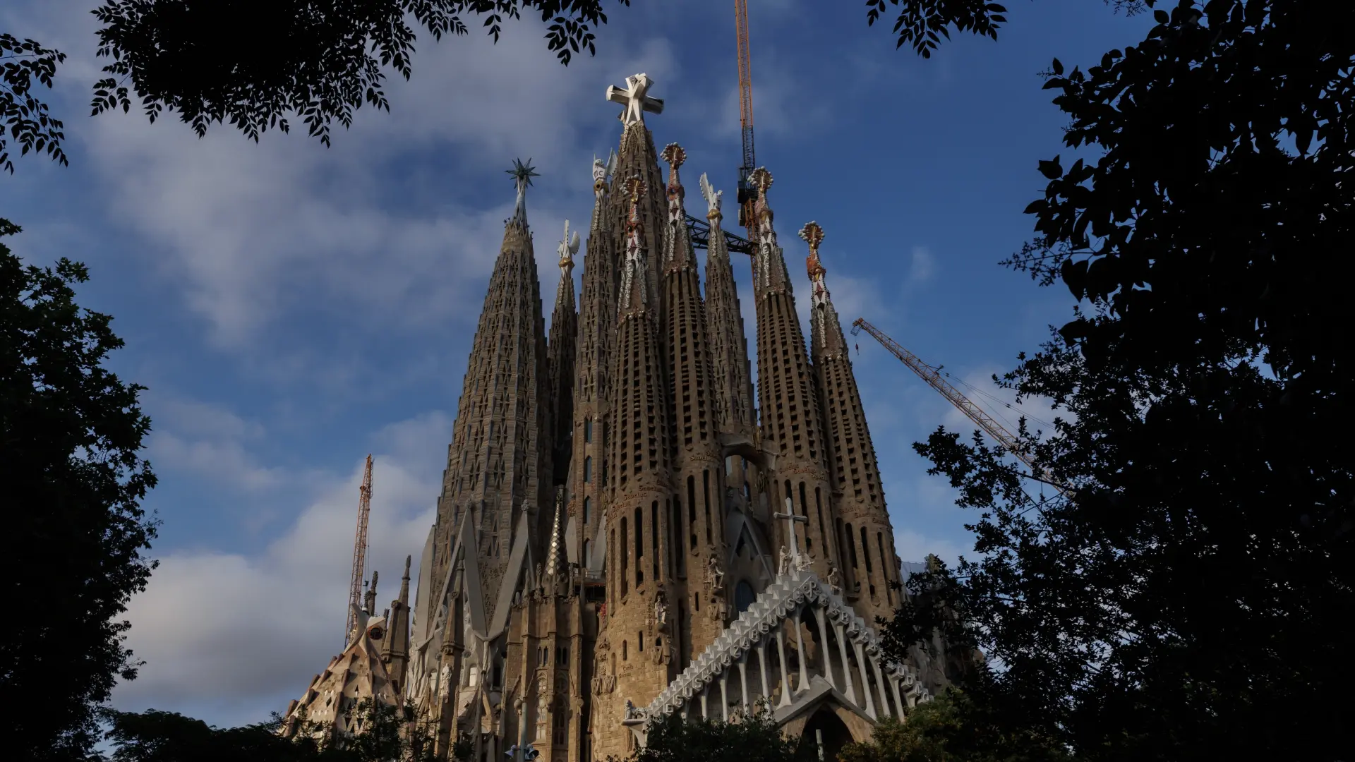 Sagrada Familia'nın Zirvesine Giden Görünmez Köprü: Henkel Teknolojisiyle Mimari Bir Zafer