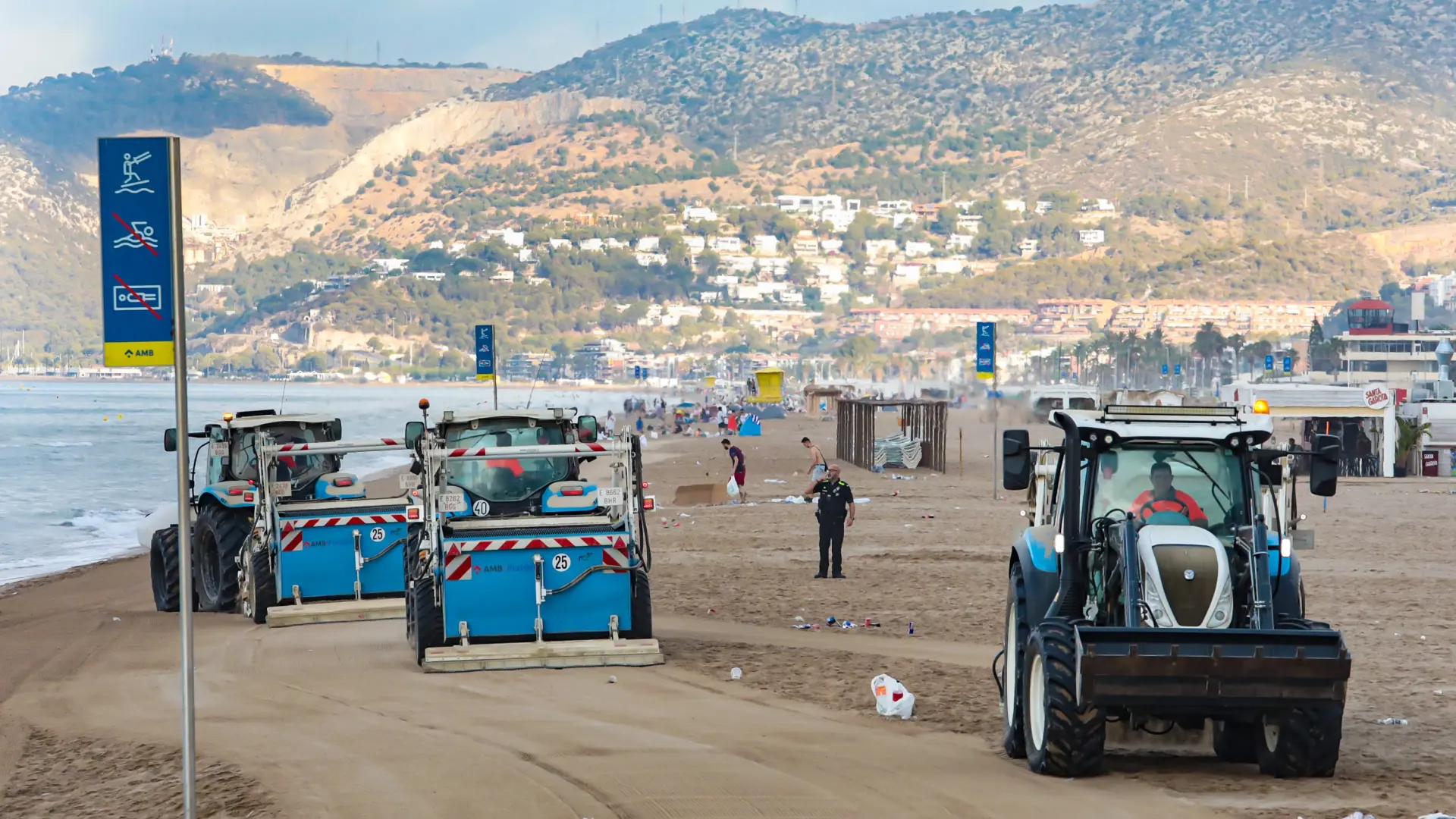 Barselona'da Sant Joan Sonrası Plajlara Dev Temizlik Operasyonu: 160 Çalışan İş Başında