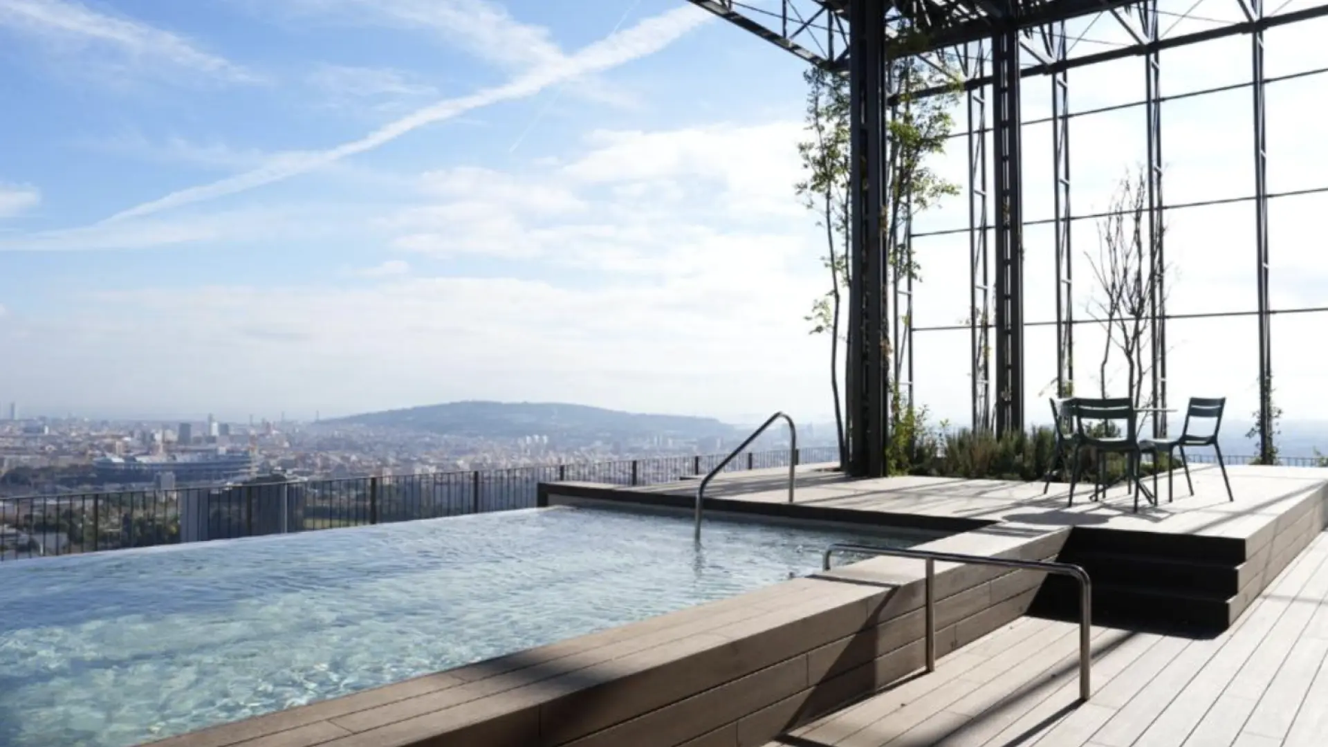 Barselona'nın Yeni Simgesi: 100 Metrelik Aparto Diagonal Suites Şehrin Girişini