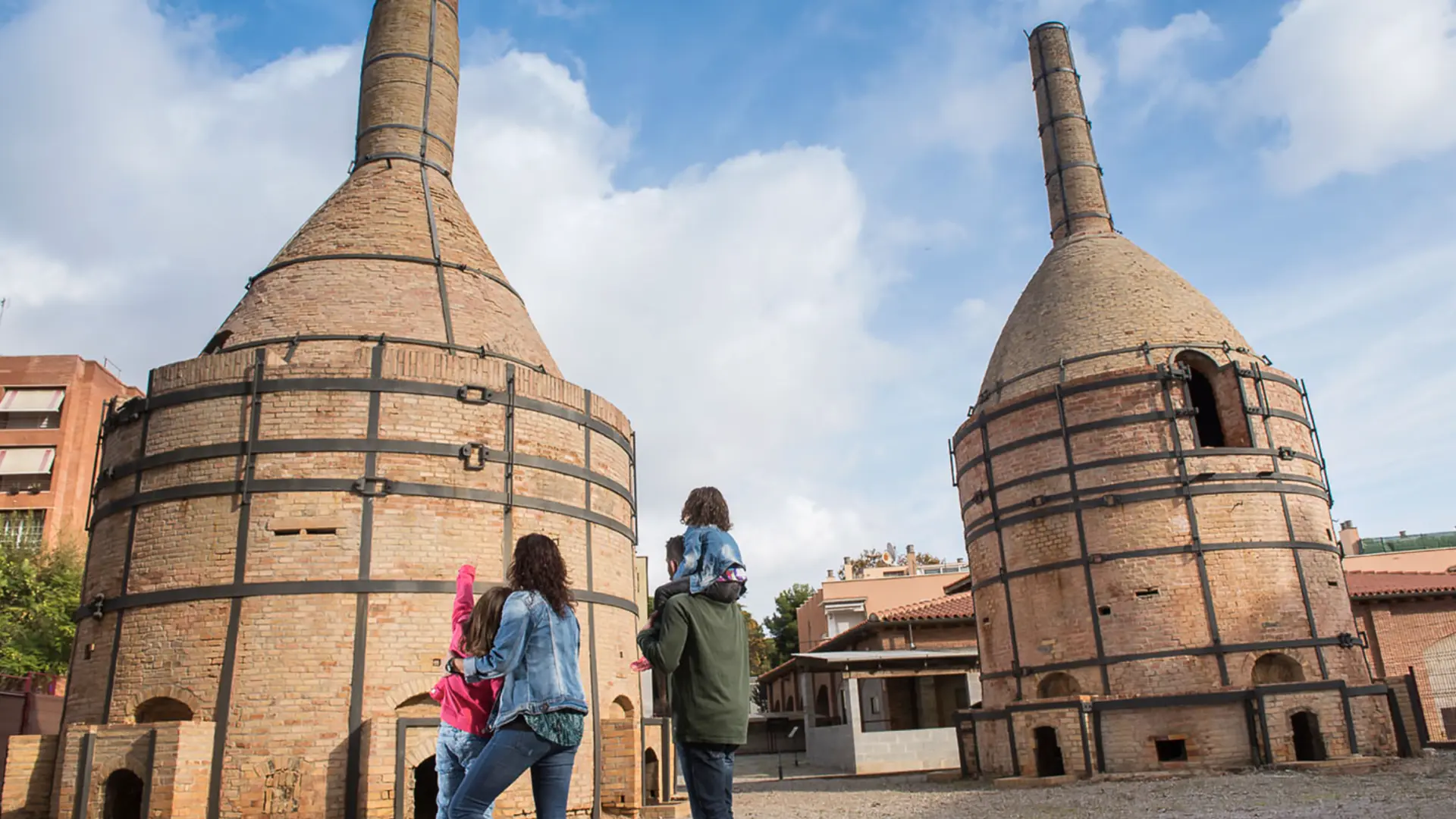 Gaudí'nin Renk Sırrının Peşinde: Barselona Yakınlarındaki Tarihi Seramik Fabrikası