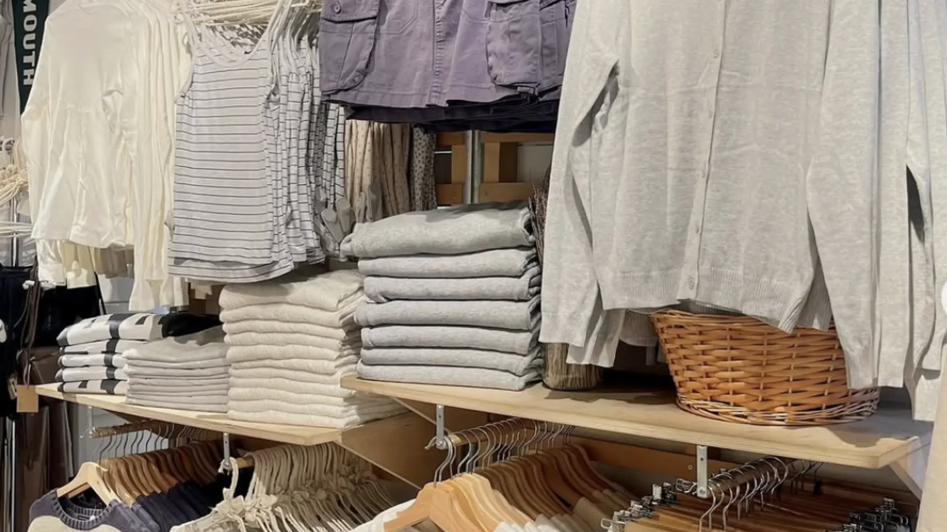 Barselona'da Tartışmalı Marka Brandy Melville'den Sadece S Beden Satan Dev Mağaza