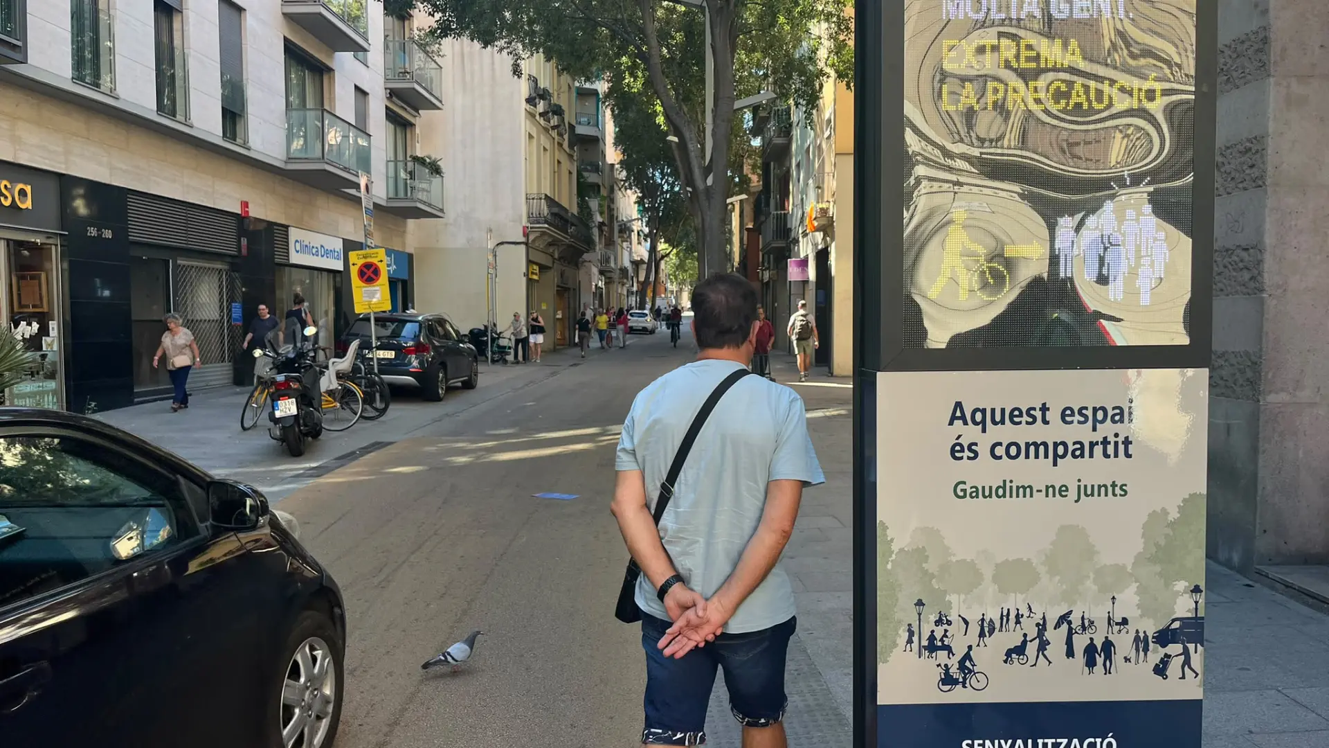 Barselona'dan Akıllı Çözüm: Yaya Yoğunluğunu Uyaran Ekranlar Trafiği Düzenliyor
