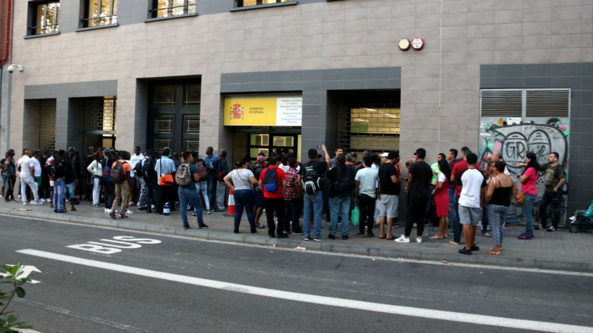 İspanya'da Göçmen Ofisleri Grevde: Yüz Binlerce Başvuru Öncesi Kaynak Krizi