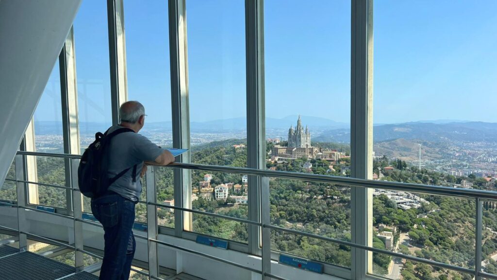Barselona'nın İkonik Collserola Kulesi, Kutsal Hafta'da Gün Batımı Manzarasına Açılıyor