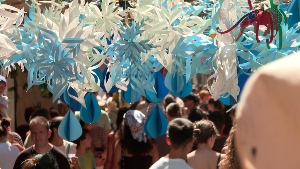 Barselona'nın Gràcia Mahallesi'nde Festival Polemiği: Gürültü Şikayetleri ve Kültürel