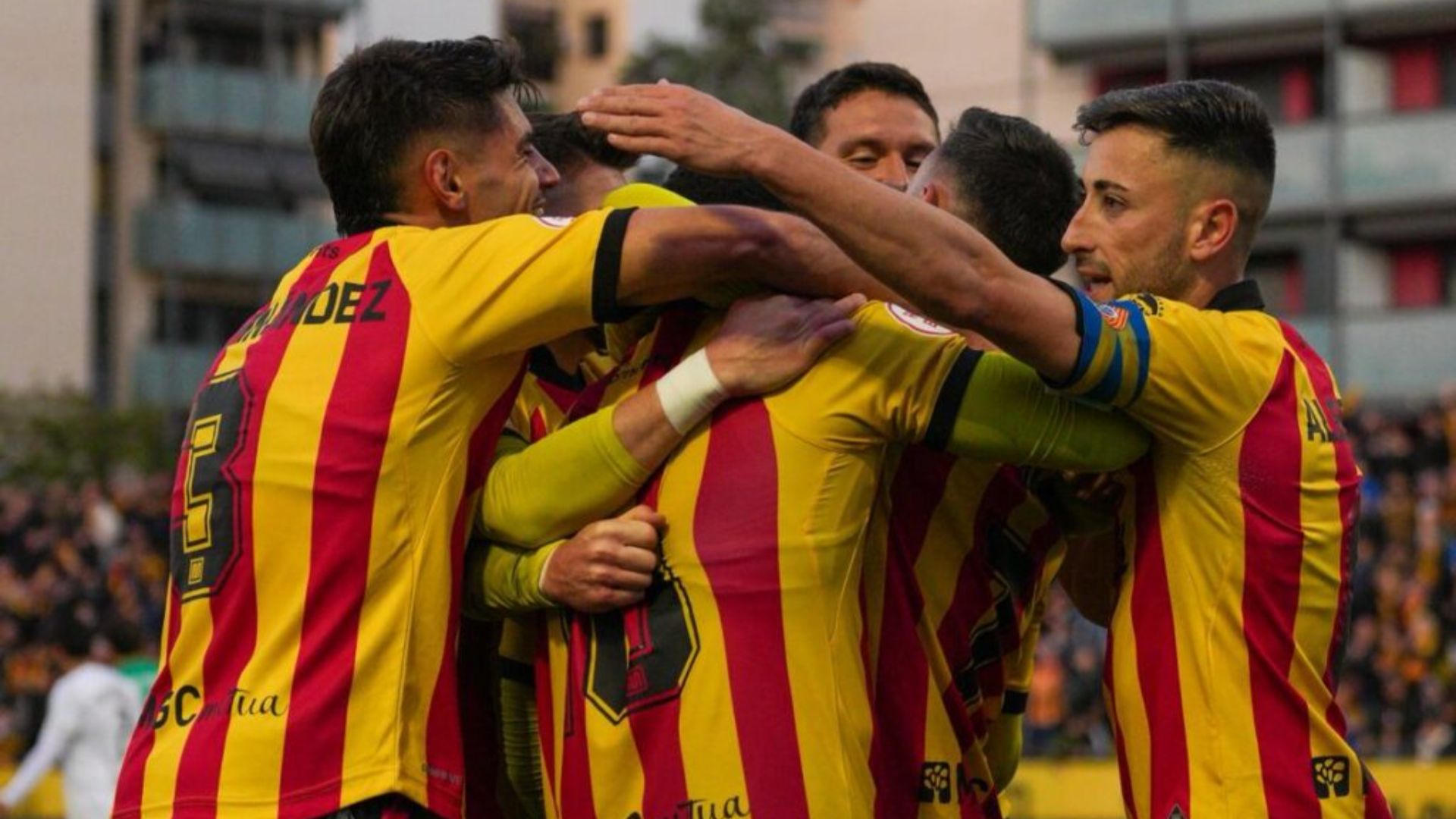 Sant Andreu Zirveye Çıktı: İspanyol Futbolunda Şampiyonluk Yarışı Kızışıyor