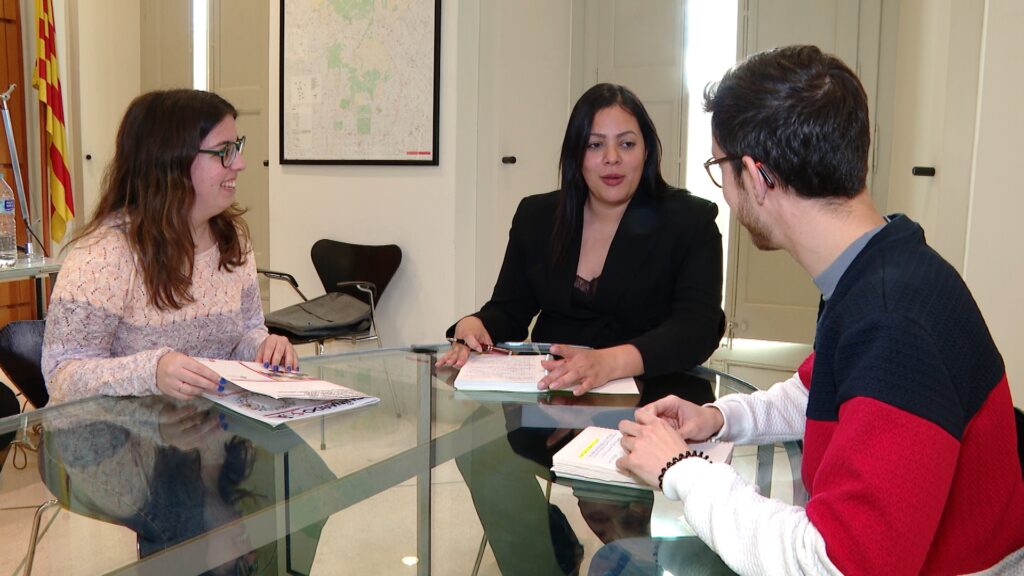 Barselona'da Tarihi Adım: Sara Belbeida, İlk Müslüman Kadın Meclis Üyesi Olarak Göreve