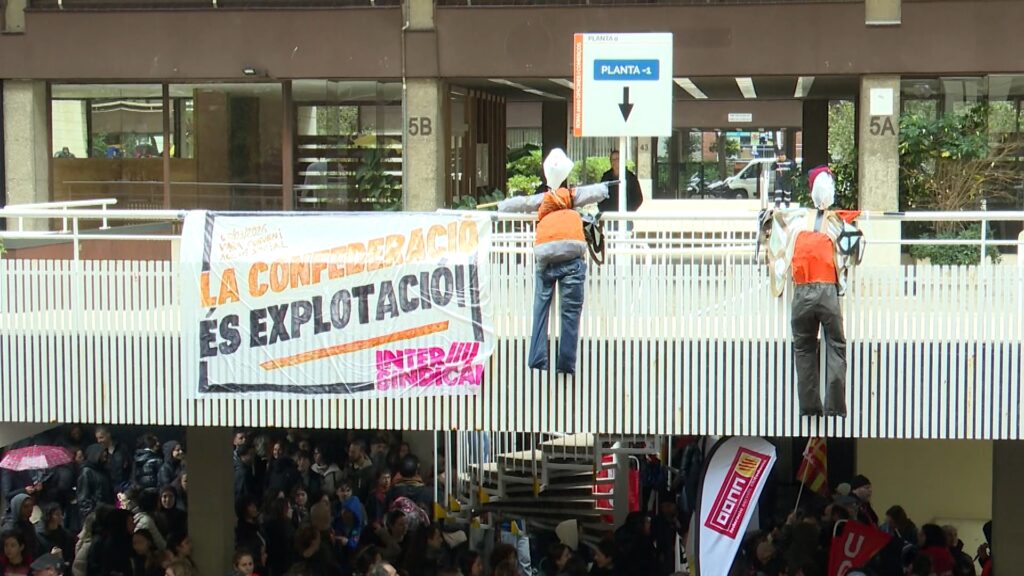 # Barselona'da Sosyal Hizmet Çalışanları Grevde: Maaş ve Koşul İyileştirmeleri Talep