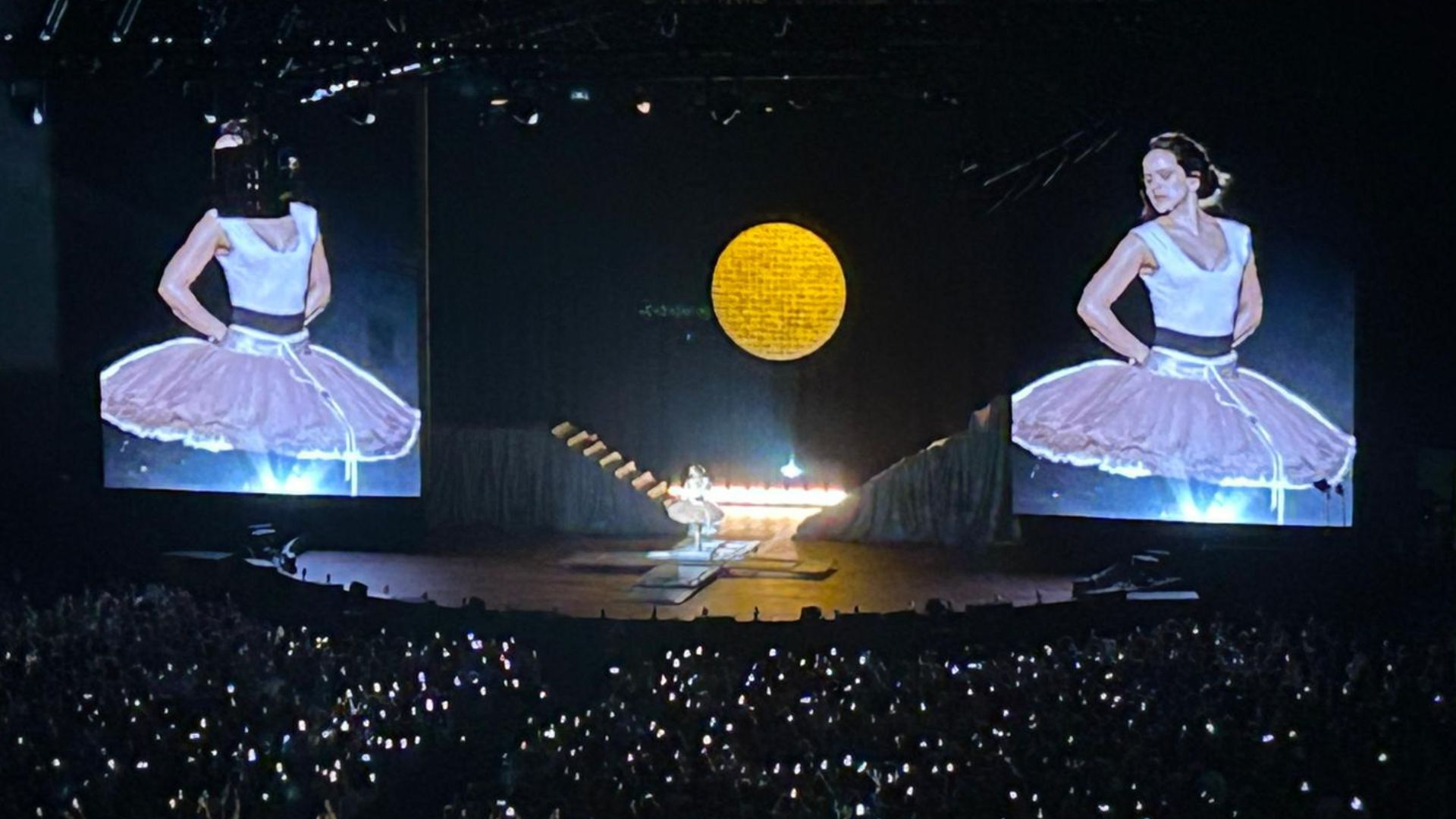 Rosalía'dan Barselona'ya Duygusal Selam: "Sana Çılgınca Aşığım!" - Lux Tour Rüzgarı