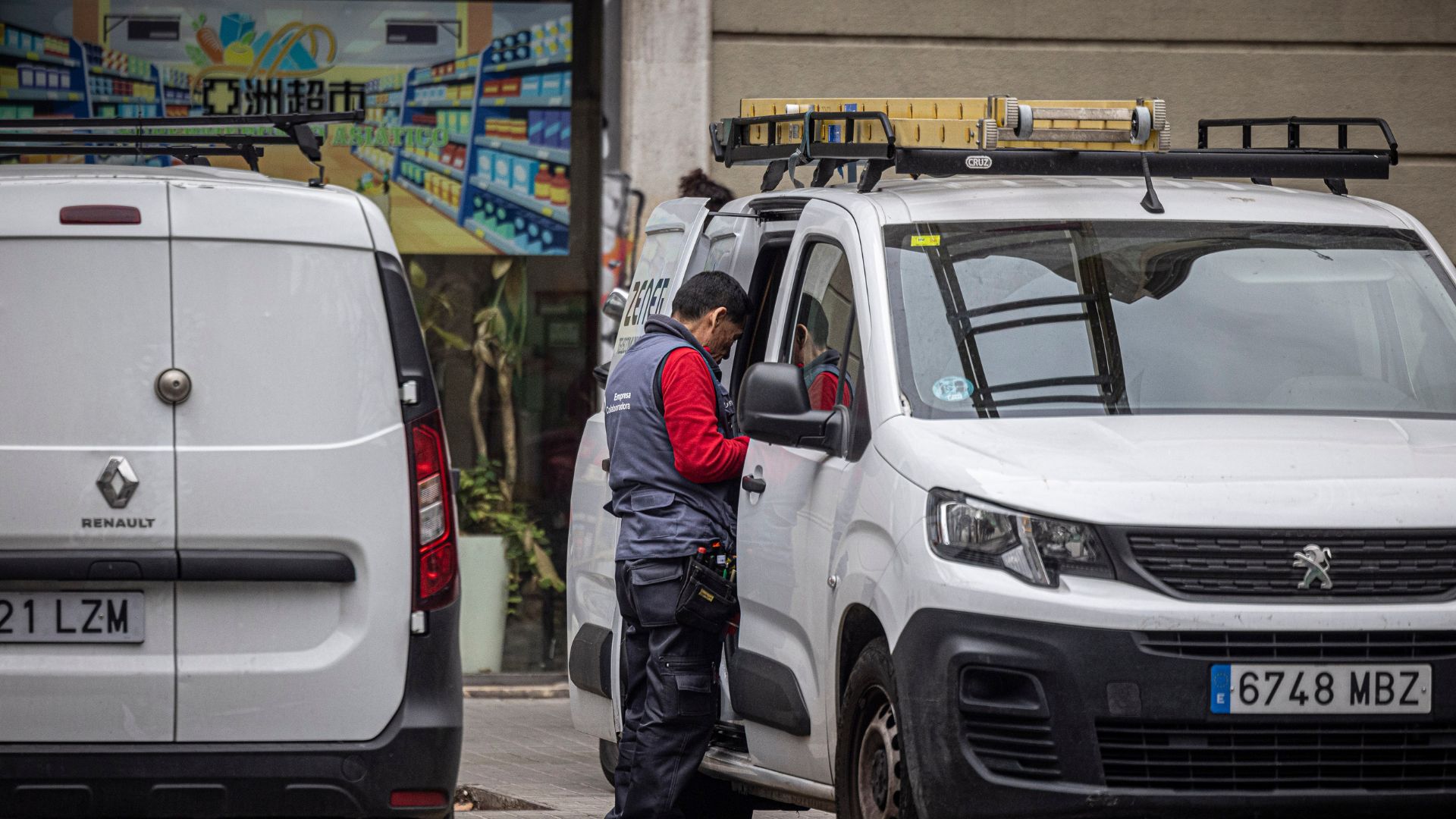 Katalonya'da Yabancı İşgücü On Yılda İkiye Katlandı: Yeni İstihdamın Yarısı Göçmenlerden