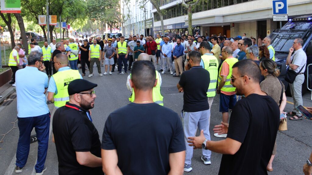 Barselona'da Taksi Şoförlerinden VTC Protestosu: 'Haksız Rekabete Son!'