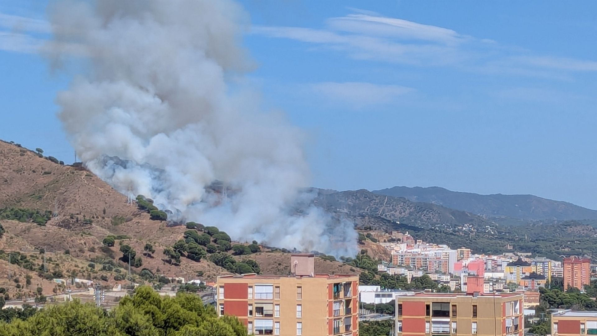 Barselona'nın Yeşil Akciğerinde Yangın Alarmı: Collserola Parkı Tehdit Altında