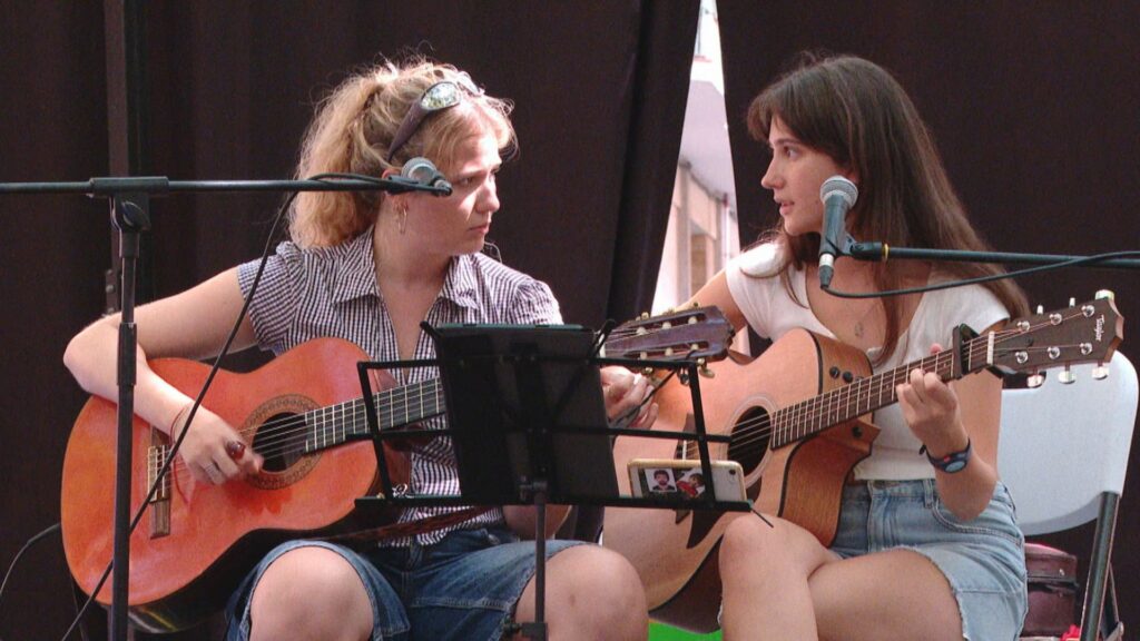 Barselona'nın Gràcia Festivali'nde Müzikal Buluşma: Luna Orleans ve Sara Blasco'dan