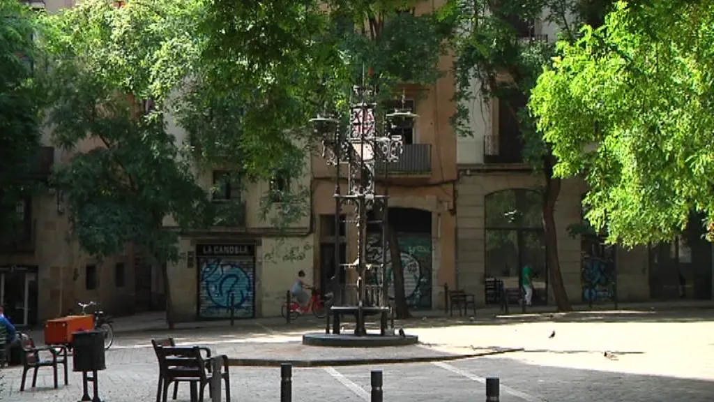 Barselona'nın Kalbindeki Gizli Demir Hikayeleri: Sant Pere ve Santa Caterina Mahallesi