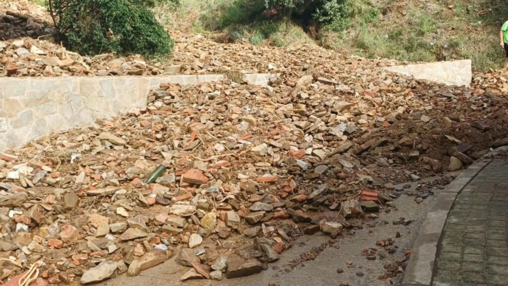 Barselona'nın Dağ Mahalleleri Sele Teslim: Yollar Kapandı, Halk İzolasyon Endişesi Taşıyor