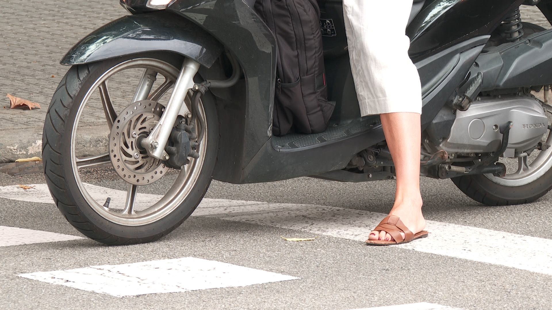 İspanya'da Motosiklet Sürücülerine Yeni Kural: Kapalı Ayakkabı Zorunlu!