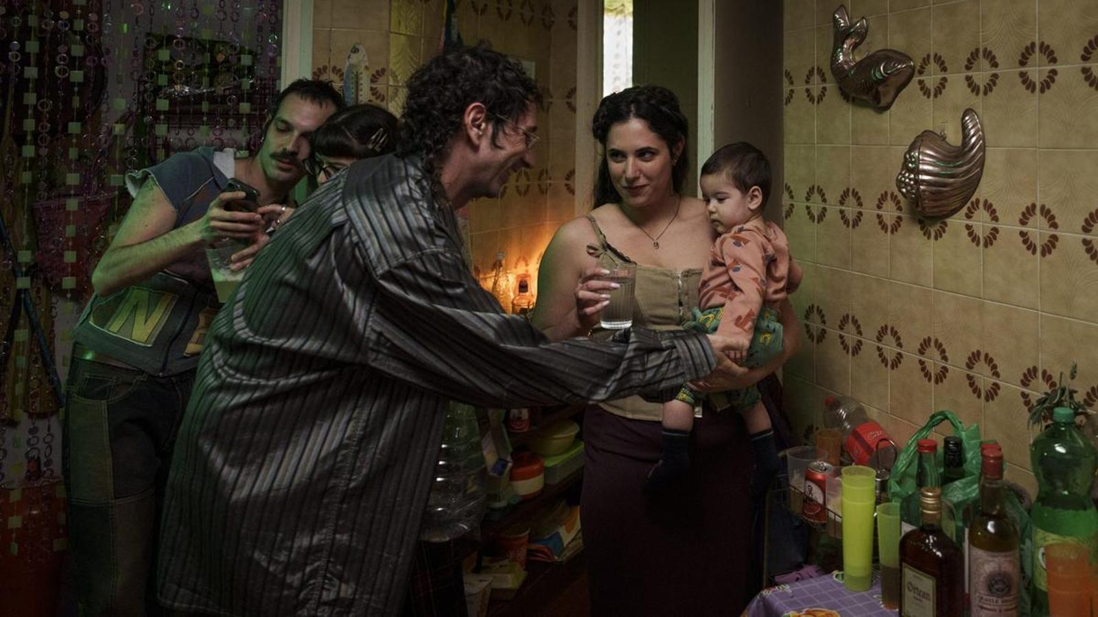 Barselona'dan Yeni Dizi: Anneliğin Gerçek Yüzü Komediyle Haramanlanıyor