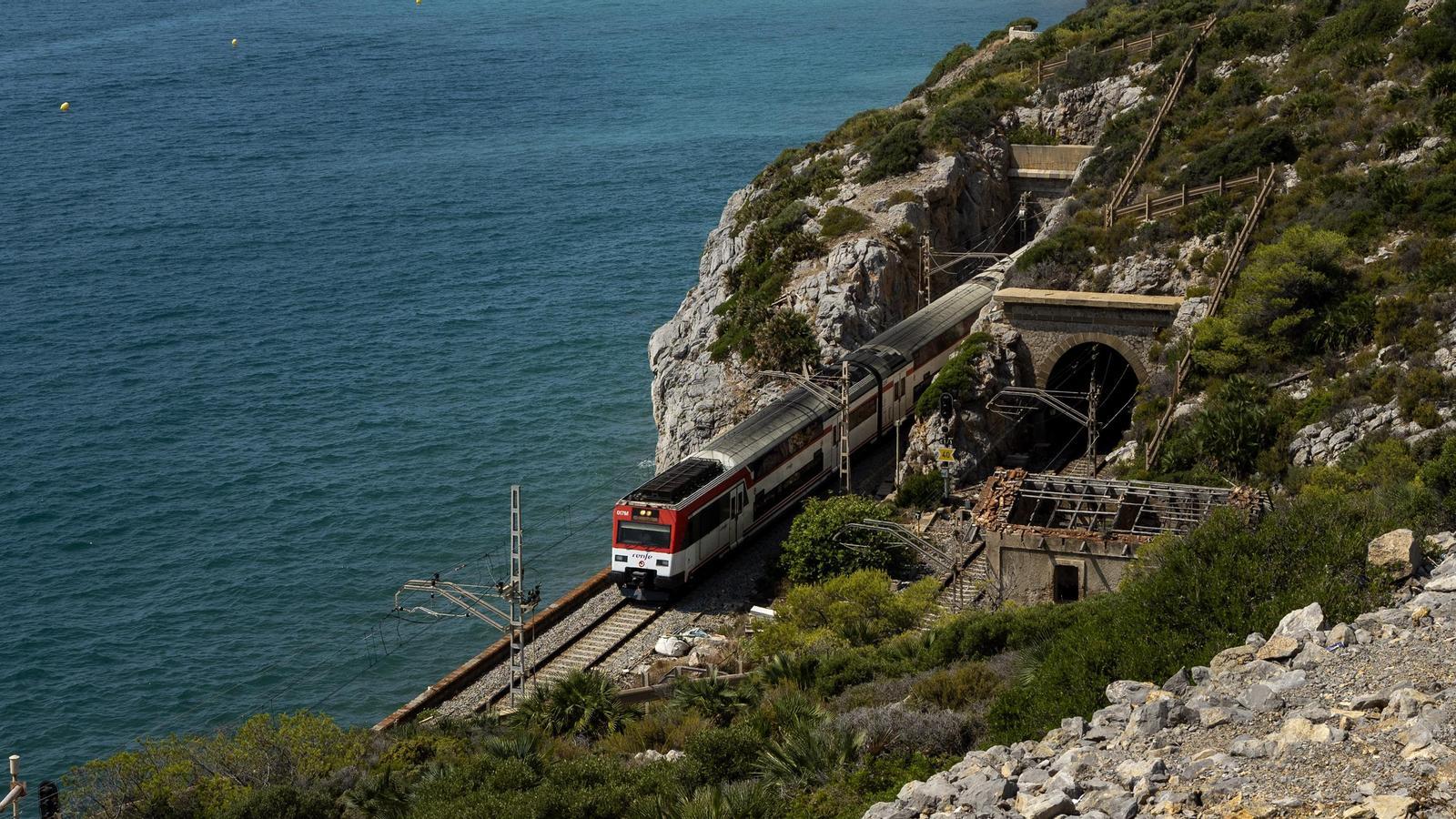 Barselona'nın Kritik R2 Sud Hattında Üç Aylık Kesinti: Garraf Tüneli Bakımı Başladı