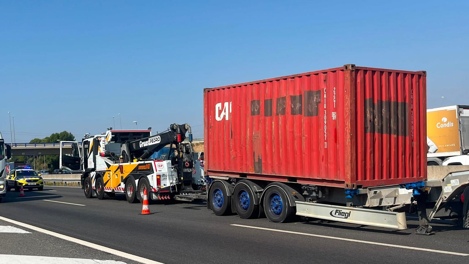 Barselona Otoyolu AP-7'de Kamyon Kazası: 19 Kilometrelik Trafik Kâbusu!