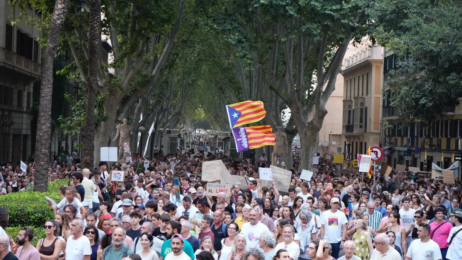 Mallorca'da Turizm Doygunluğuna Karşı Tarihi Protesto: On Binler Sokağa Çıktı