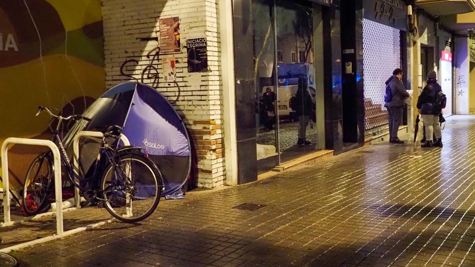 Badalona'da İki Ayda Üç Evsiz Hayatını Kaybetti: Sokaklarda Yaşayanların Dramı