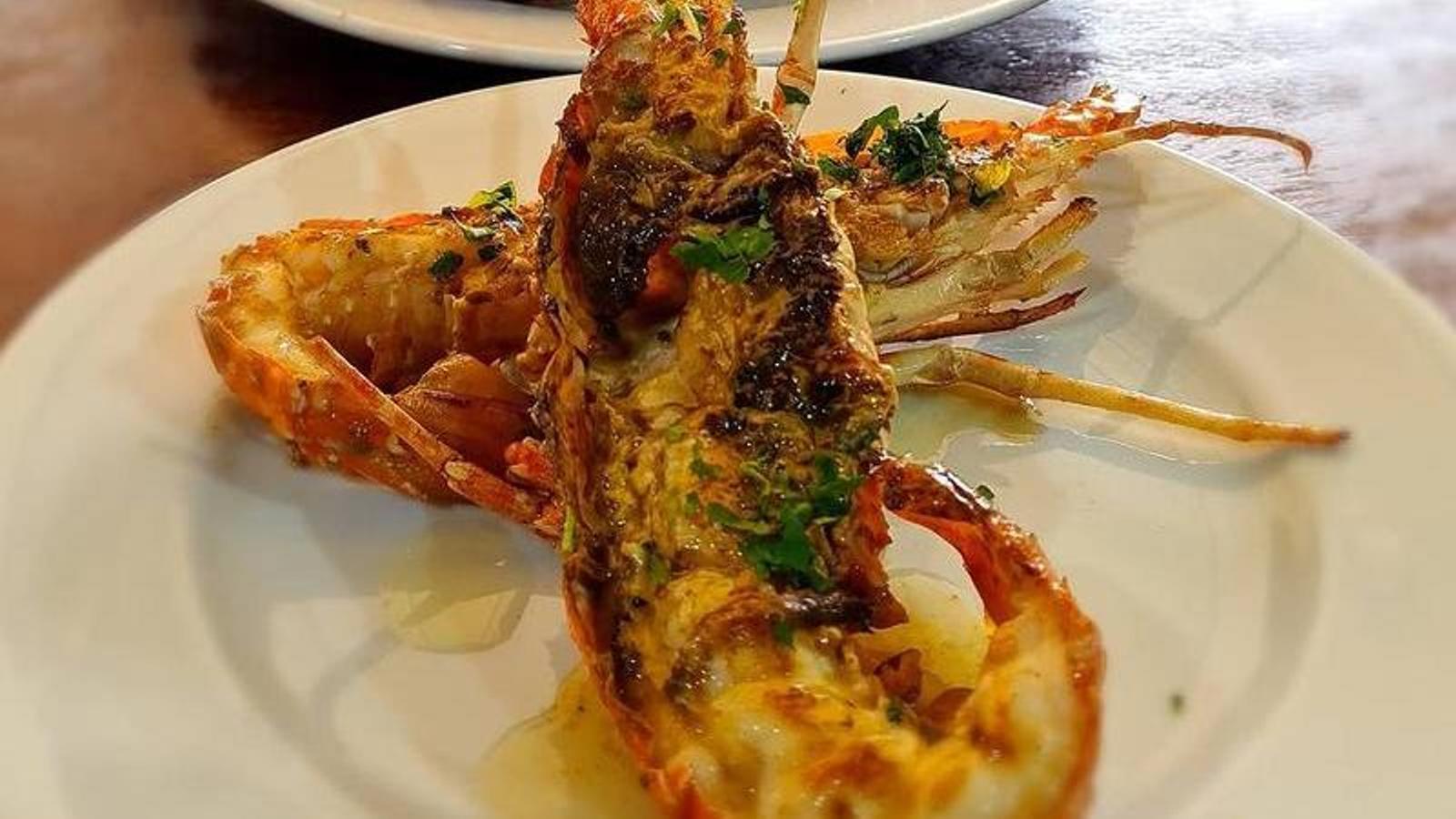 Costa Brava Sahillerinde Istakoz, Cava ve Xuixo ile Unutulmaz Bir Sabah Ziyafeti