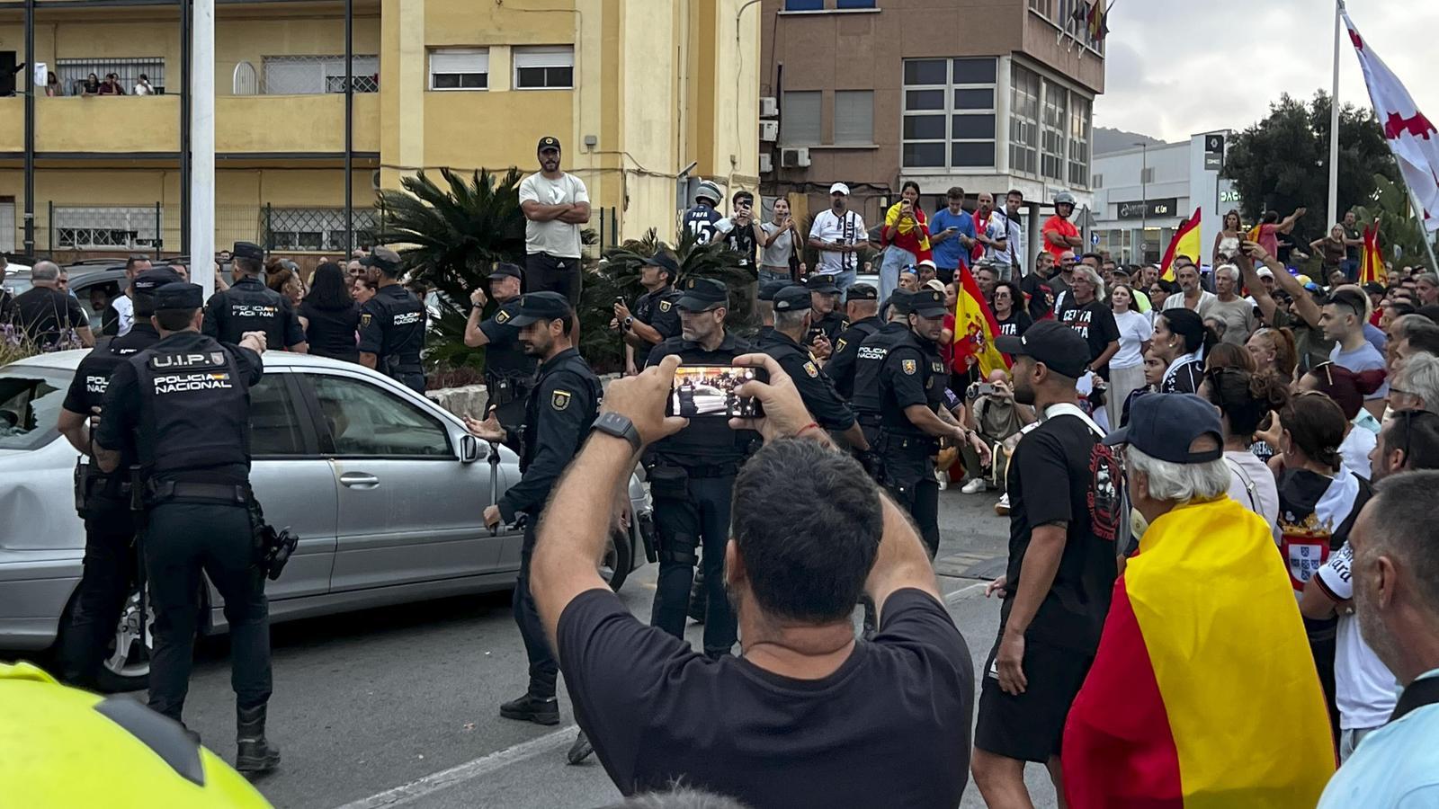 Ceuta'da Aşırı Sağcı Protestoda Vekilin Aracına Taşlı Saldırı: "Oradan Çıkamayız Sandım"