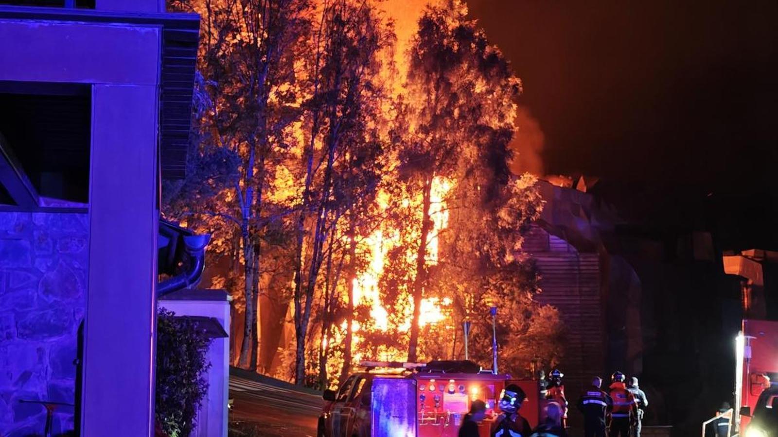 Andorra'da Lüks Konut Sitesi Yangında Kül Oldu: Milyonluk Zarar