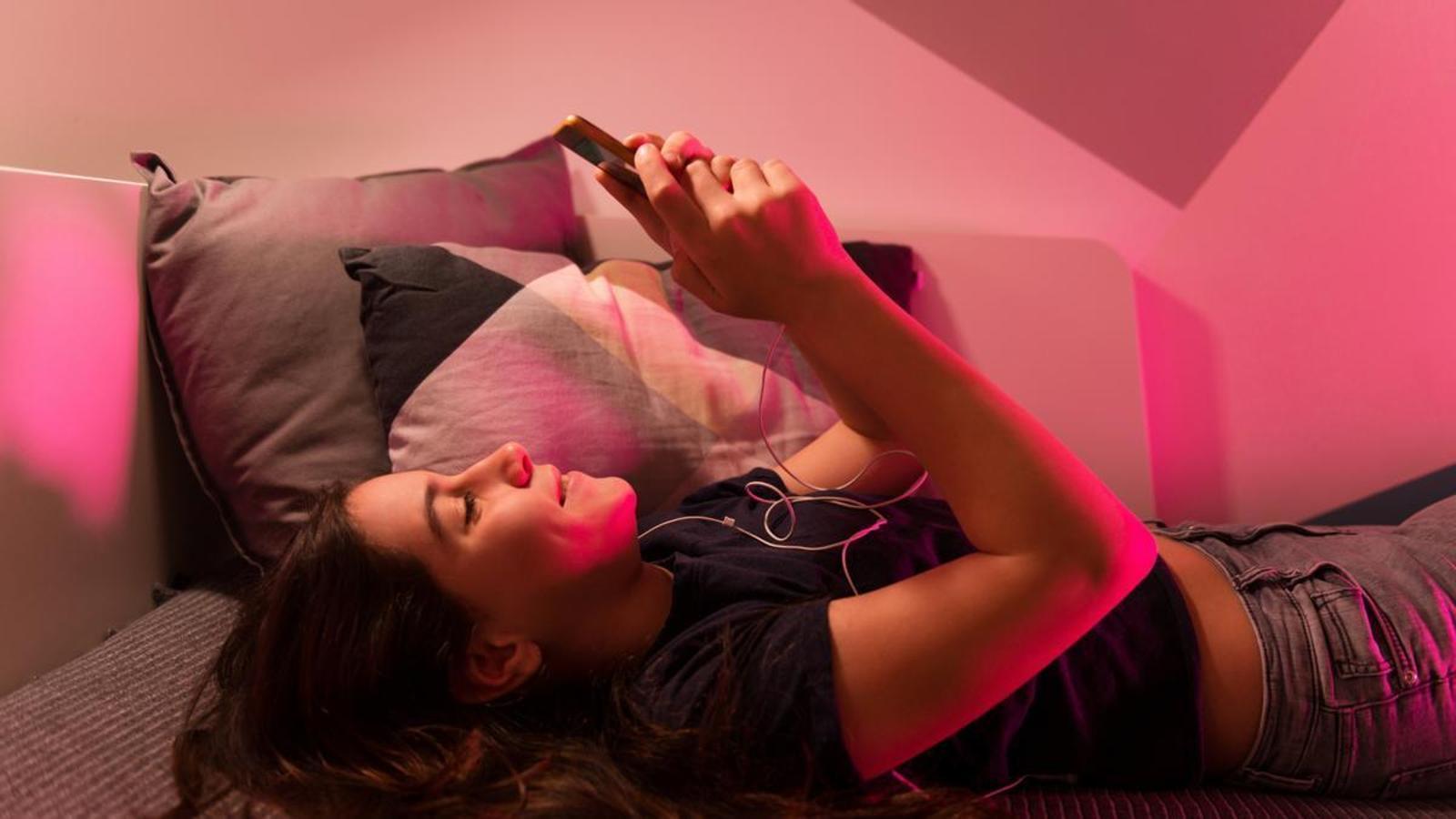 Çocuklarda Akıllı Telefon Yaşı 11'e Düştü: Lise Öncesi %78'i Cihaz Sahibi