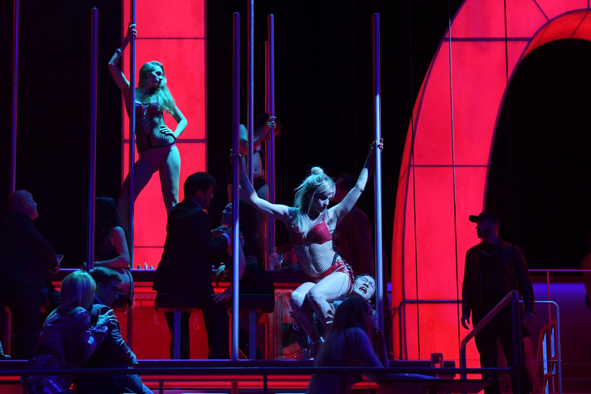 Barselona Liceu'da Puccini'nin Manon Lescaut'su: Göçmen Bir Kadının Dramı