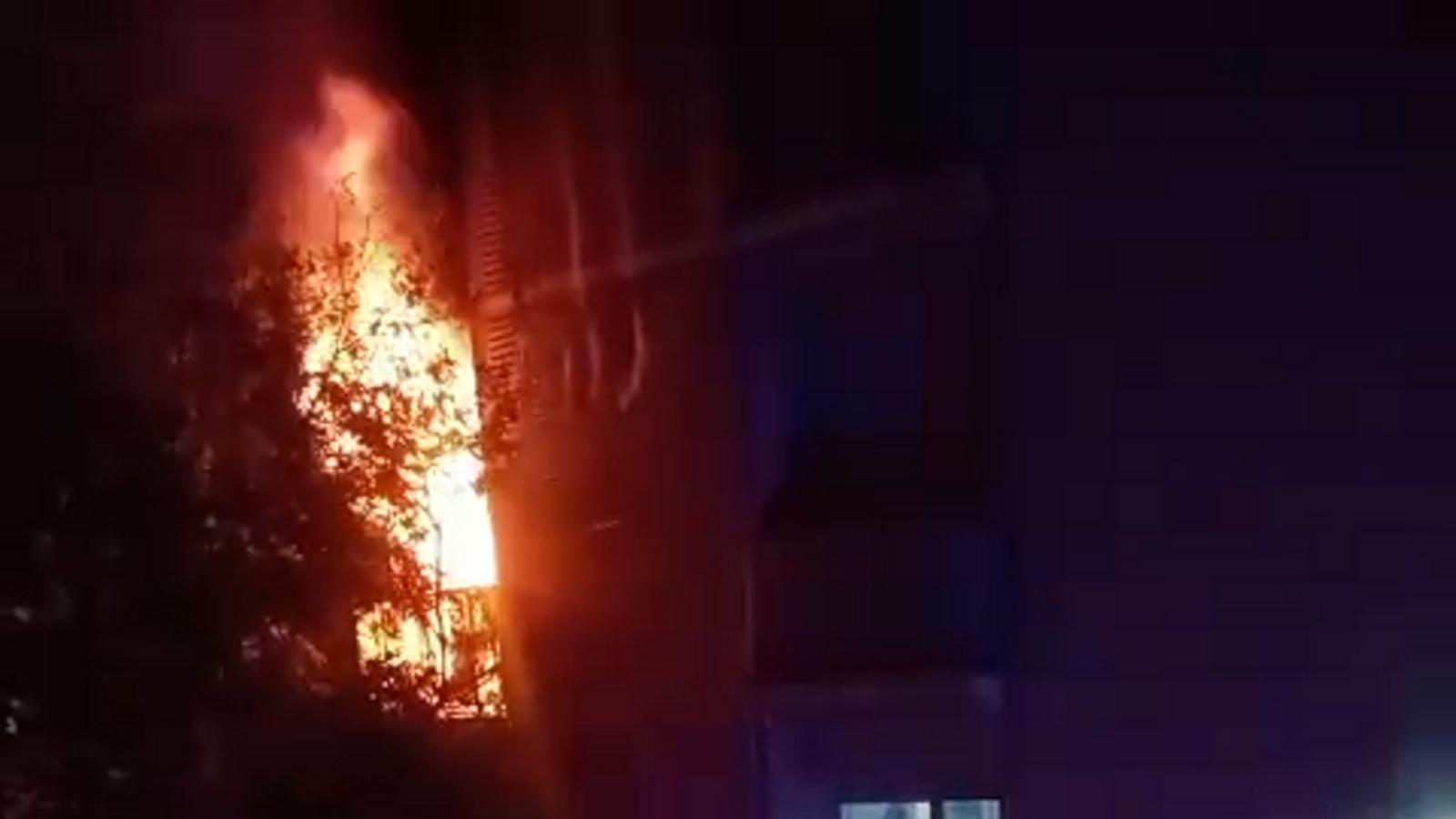 Barselona'nın Tarihi Raval Mahallesi'nde Yangın: Bir Kişi Yaralandı