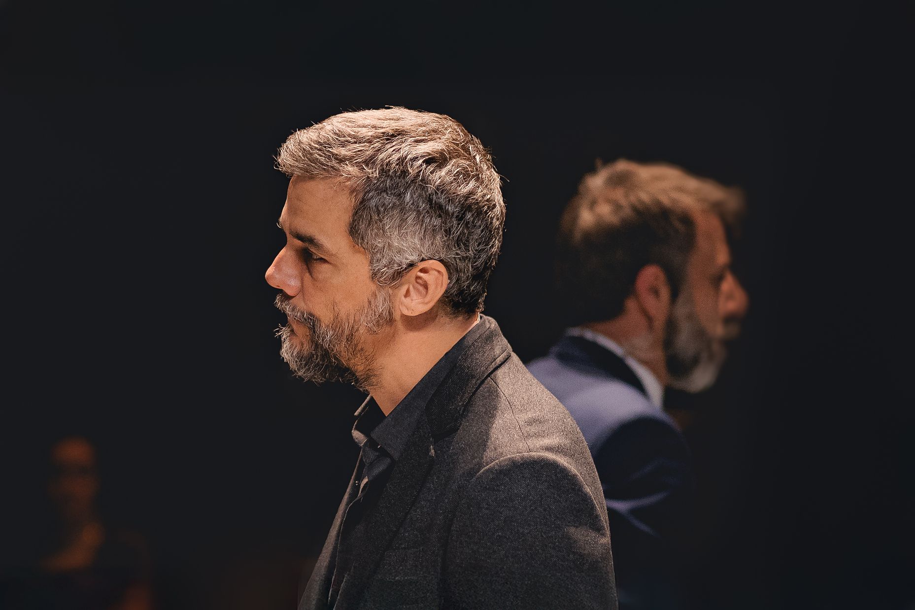 Wagner Moura'lı "Halk Düşmanı": Ibsen'in 144 Yıllık Oyunu Günümüze Nasıl Sesleniyor?
