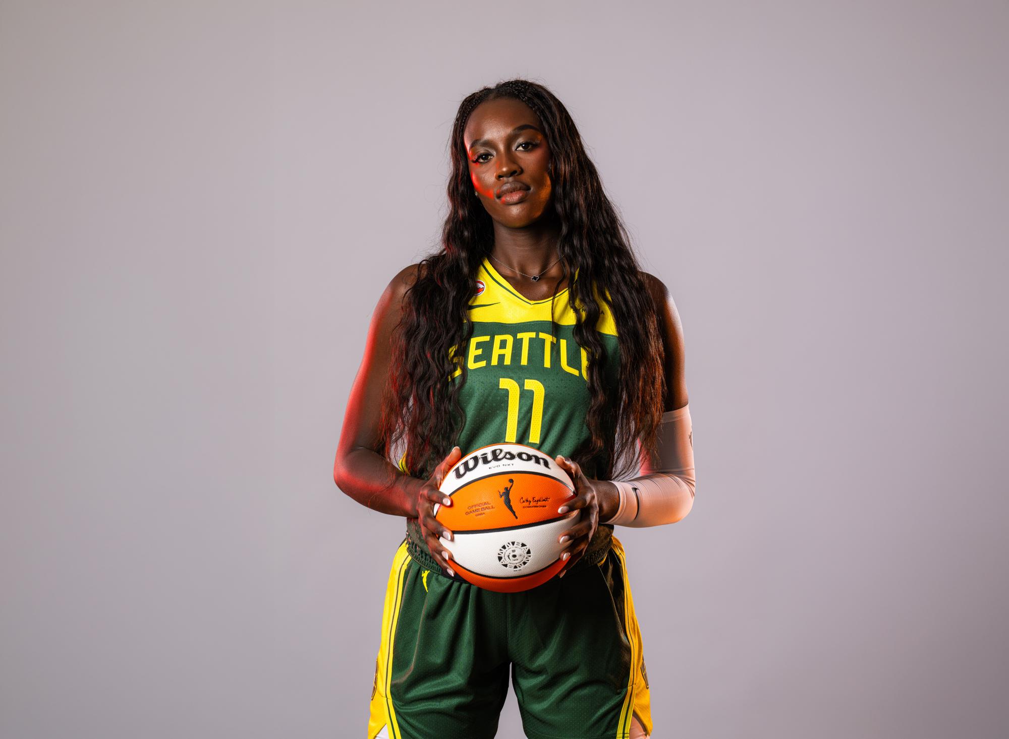 WNBA Yıldızlarına Meydan Okuyan Senegalli İspanyol Yetenek: Awa Fam'ın İlham Veren