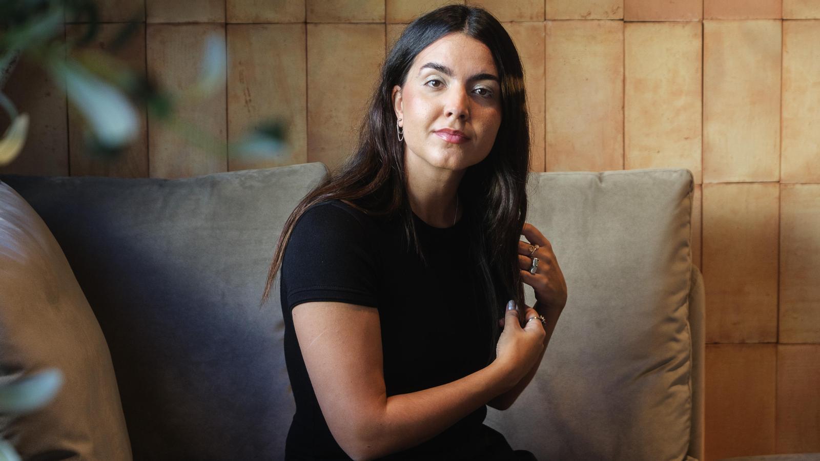 Mallorcalı Júlia Colom: Geleneksel Müziğin Modern Sesi ve Kültürel Mirasın Koruyucusu