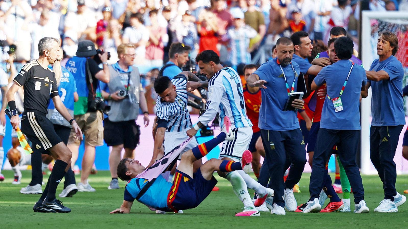 FIFA'dan Copa América 2021 Finali Olaylarına Gabi ve Paredes'e Gecikmeli Ceza