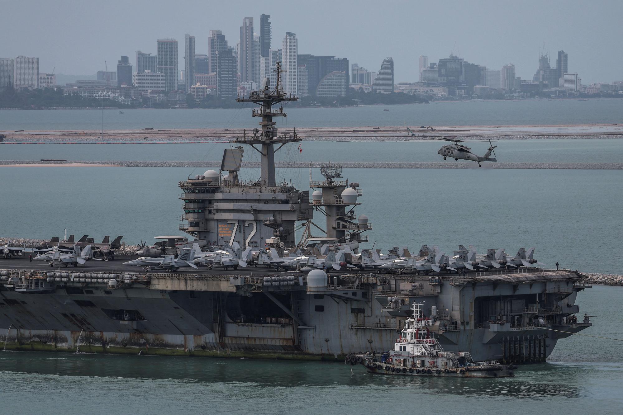 USS Abraham Lincoln Rekor Sürenin Ardından Tayland'a Demir Attı