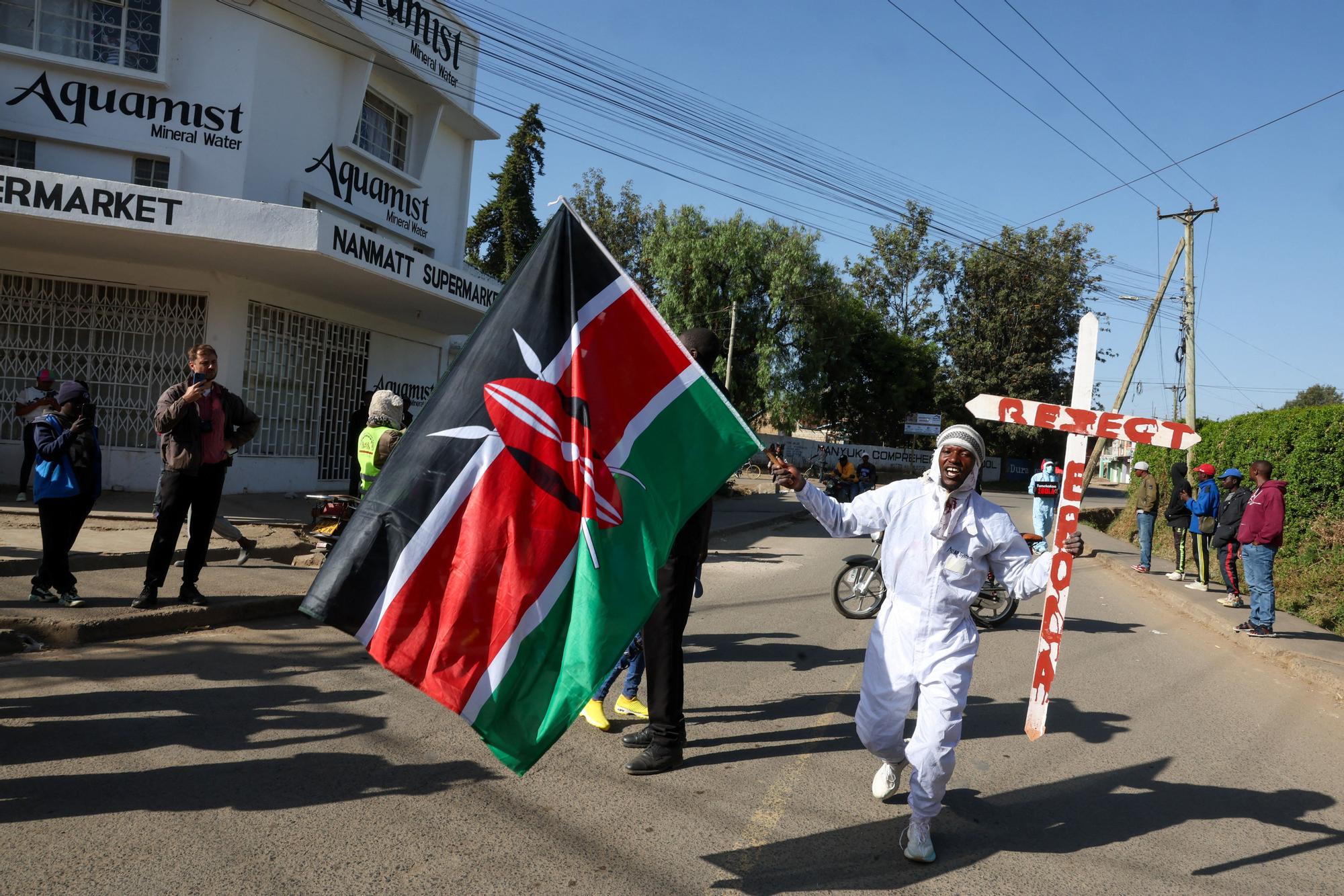 Kenya'dan ABD'ye Ebola Merkezi İsyanı: "Biz Sömürge Değiliz!"