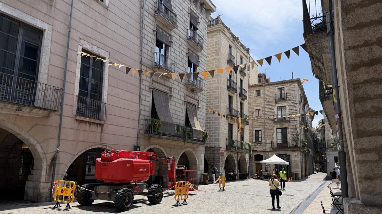 Girona, 'Tomb Raider' Çekimleriyle Hollywood'un Gözdesi Oldu: Sophie Turner Başrolde