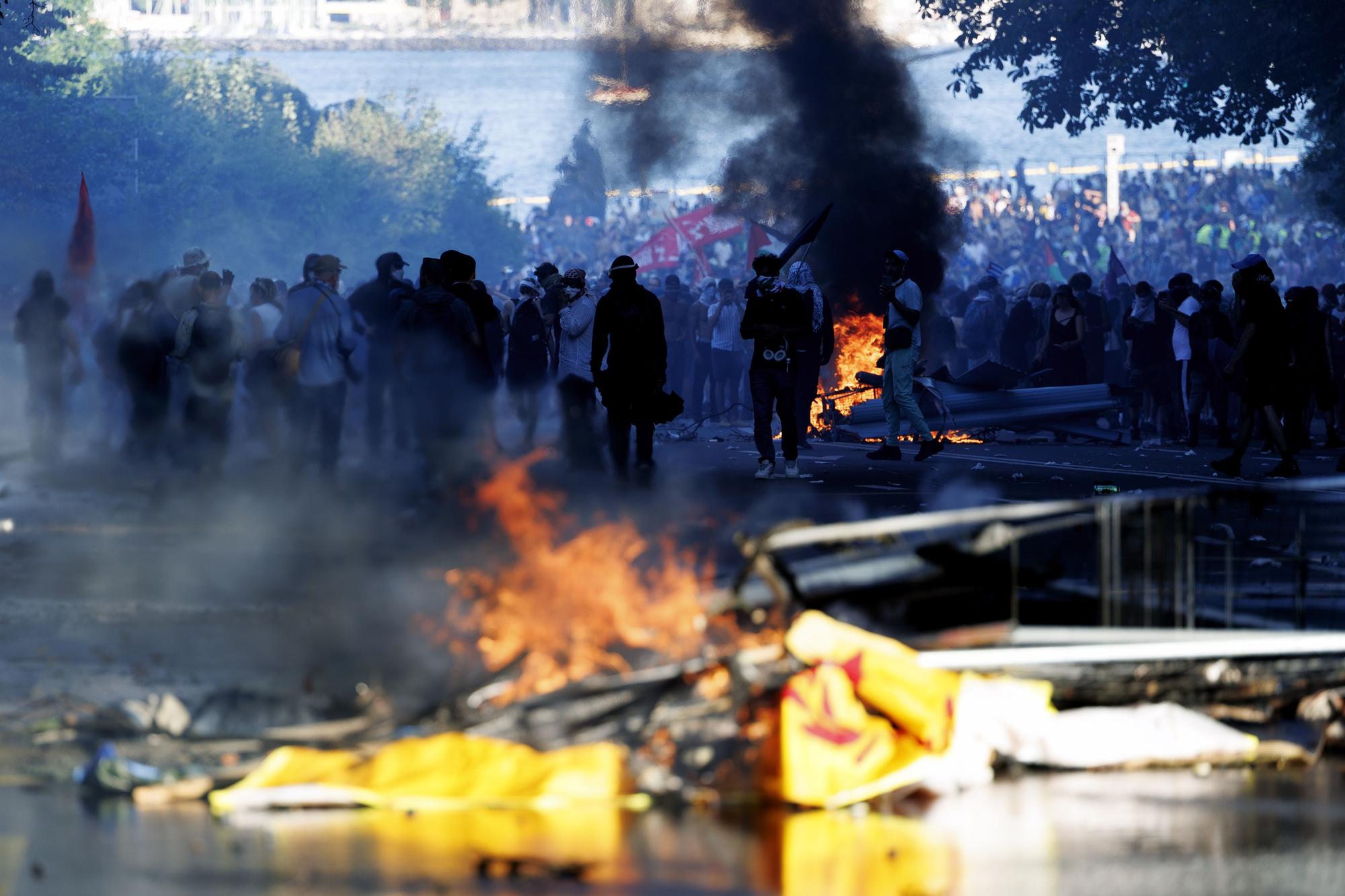Cenevre'de G7 Zirvesi Protestosu Şiddete Dönüştü: BM Ofisine Saldırı!