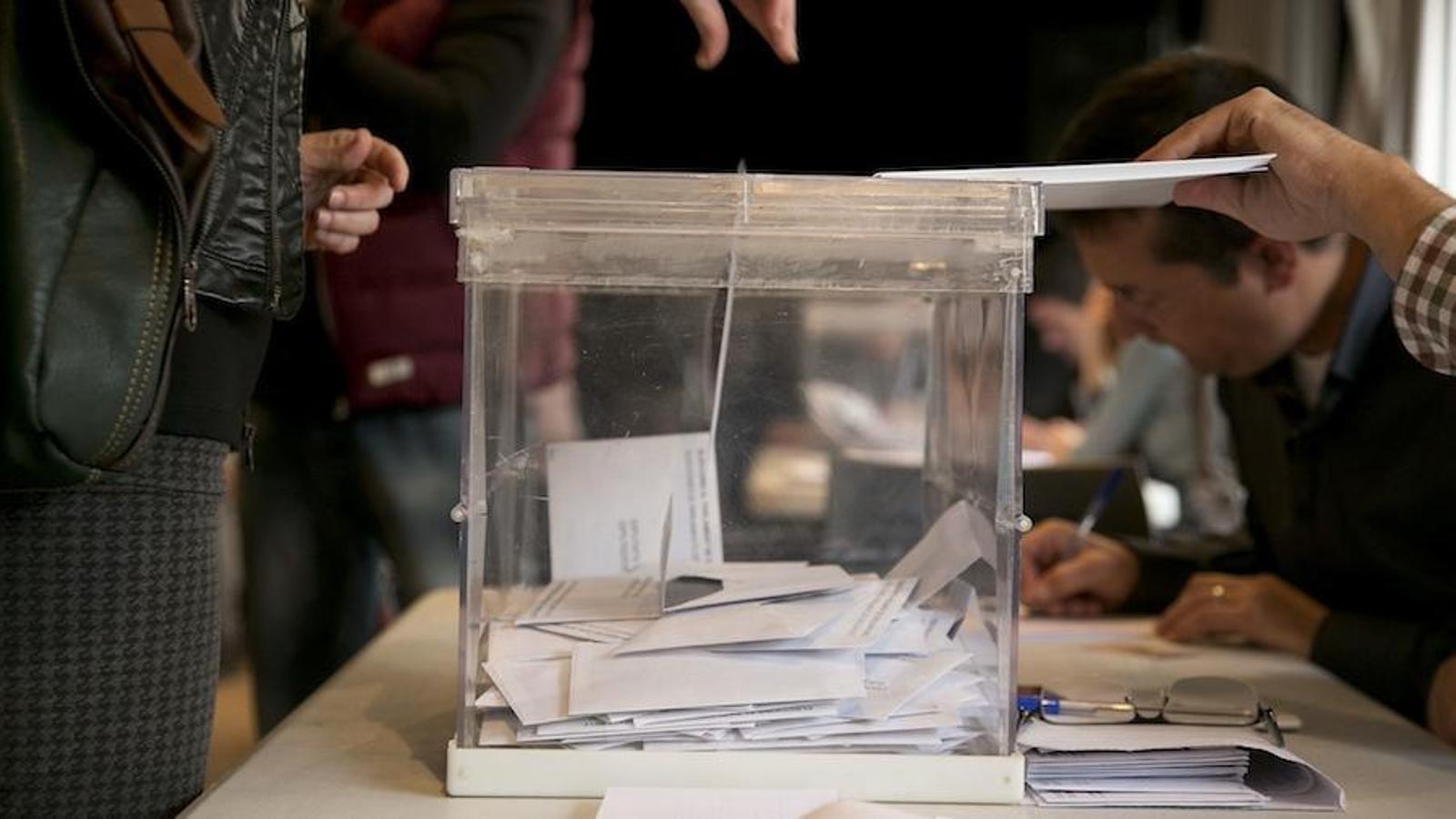 Avrupa'da Genç Kadınlar da Aşırı Sağa Kayıyor: Bir Araştırma Ortaya Çıktı