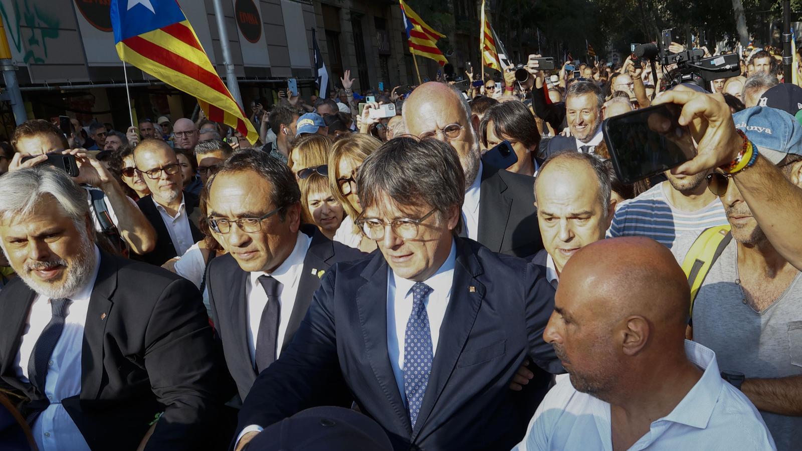 Puigdemont'un Kaçışına Yardım İddiası: Üç Katalan Polisine Dava Açıldı