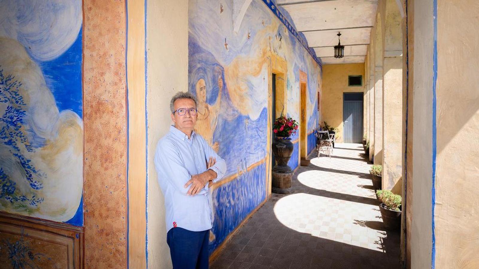 Gironalı Sanatçı Ignasi Esteve'nin Evi: Bàscara'da Yaşayan Bir Sanat Eseri